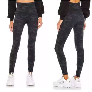 SPANX NWT Look At Me Now Black Camo Leggings Sz S Seamless Stretchy